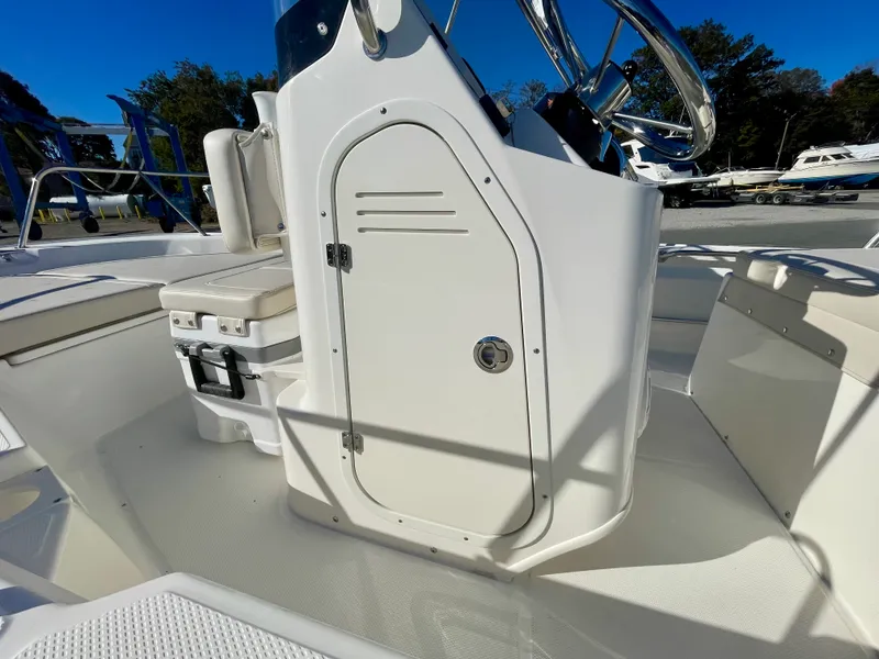 Slide: The Image of Boston Whaler 150 Montauk 2027 - 10