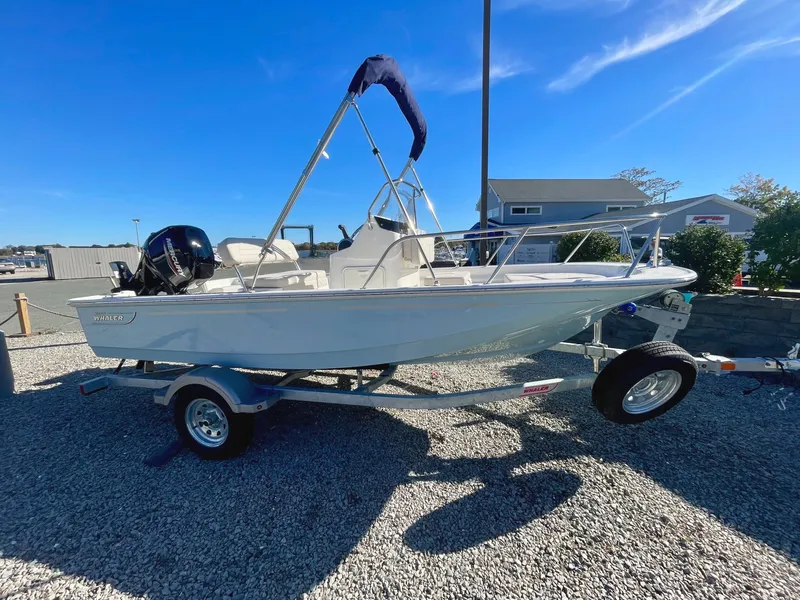 The Image of Boston Whaler 150 Montauk 2027 - 0