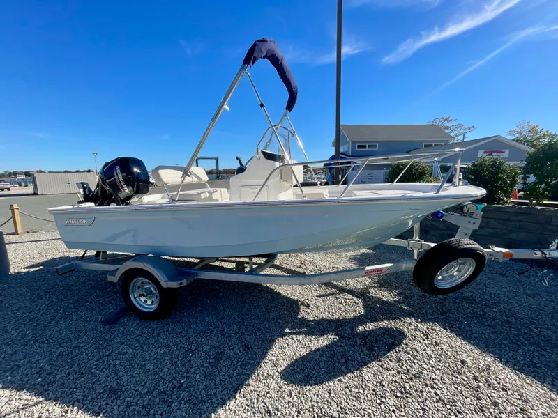 The Image of Boston Whaler 150 Montauk 2027 - 0