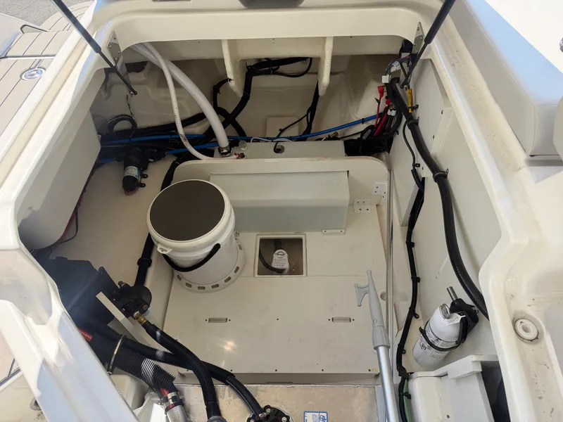 Slide: The Image of Sea Ray SDX 270 OB 2025 - 14