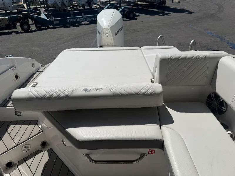 Slide: The Image of Sea Ray SDX 270 OB 2025 - 15