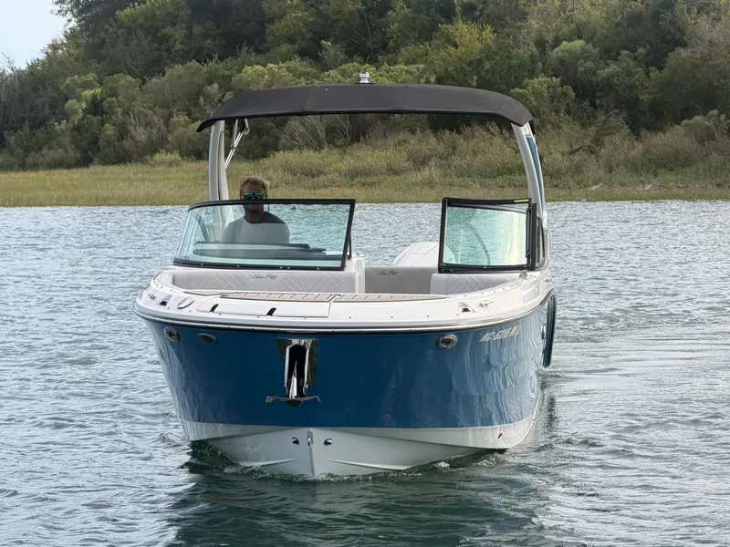 Slide: The Image of Sea Ray SDX 270 OB 2025 - 18