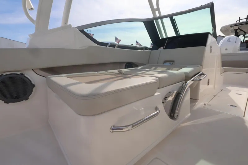 Slide: The Image of Boston Whaler 240 Vantage 2027 - 18