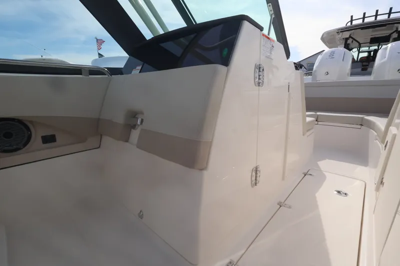 Slide: The Image of Boston Whaler 240 Vantage 2027 - 25