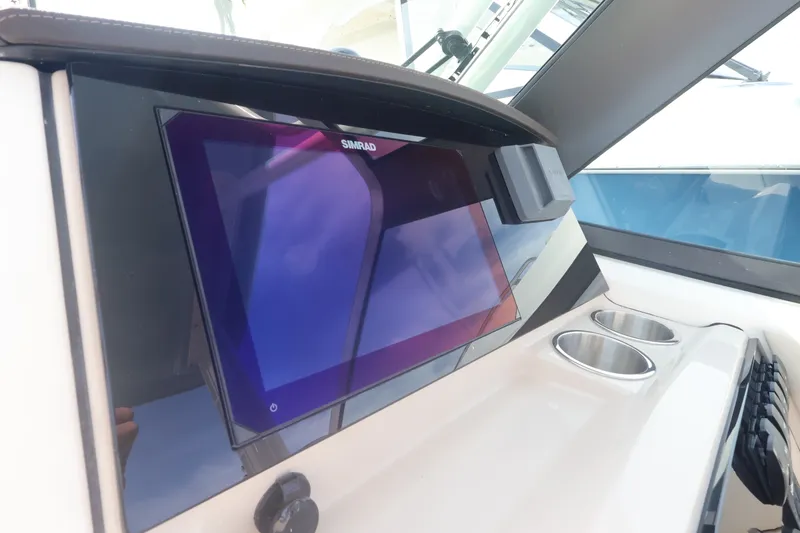 Slide: The Image of Boston Whaler 240 Vantage 2027 - 24