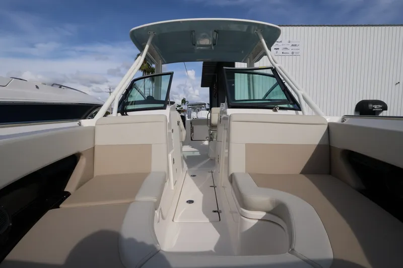 Slide: The Image of Boston Whaler 240 Vantage 2027 - 32