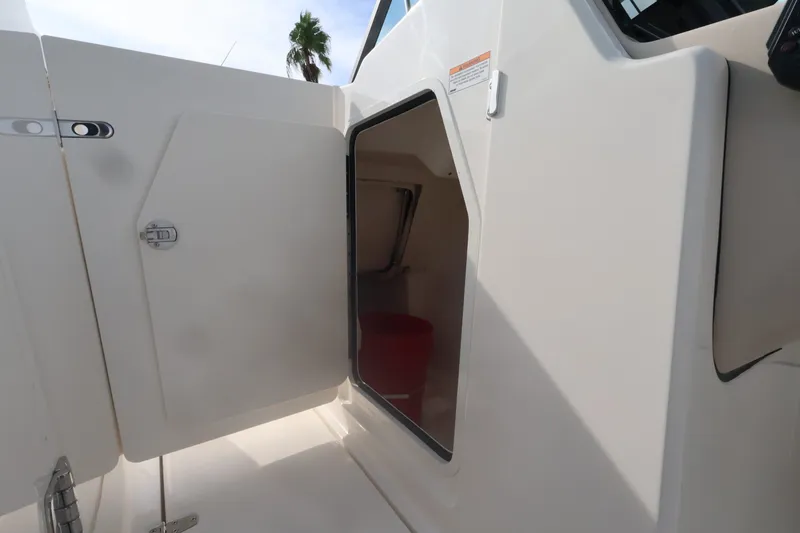 Slide: The Image of Boston Whaler 240 Vantage 2027 - 28
