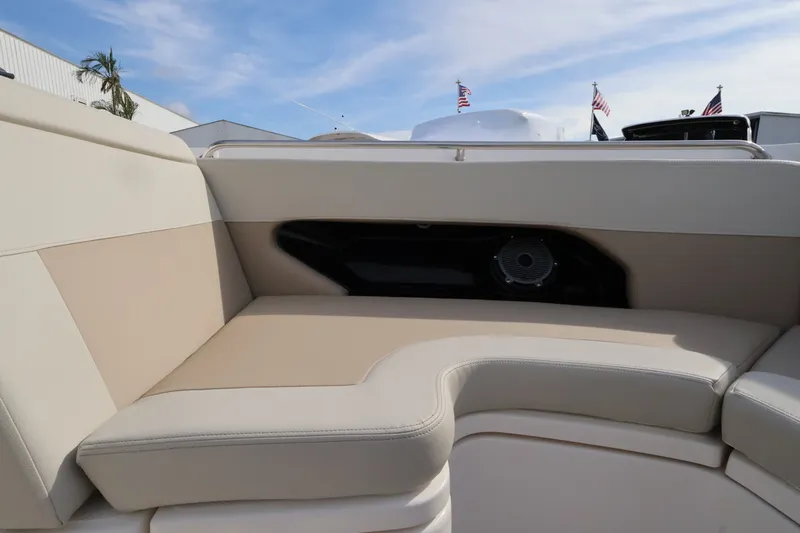 Slide: The Image of Boston Whaler 240 Vantage 2027 - 33