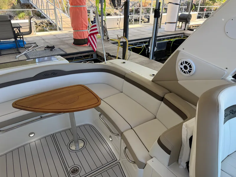 Slide: The Image of Sea Ray SUNDANCER 370 2016 - 12