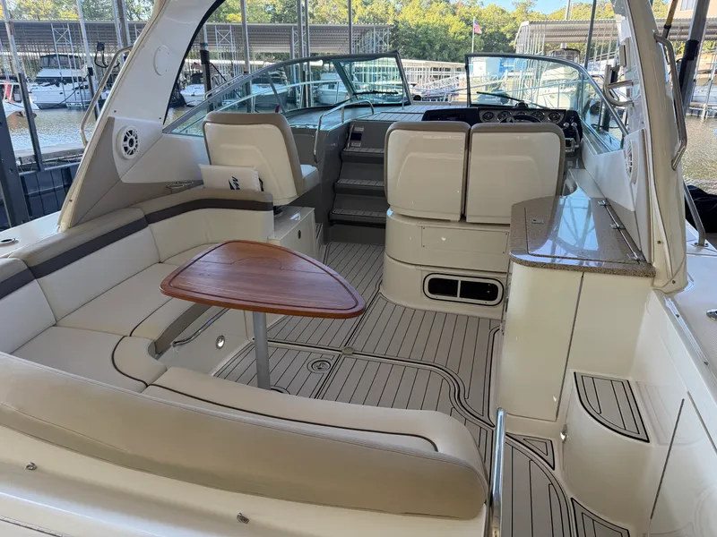 Slide: The Image of Sea Ray SUNDANCER 370 2016 - 10