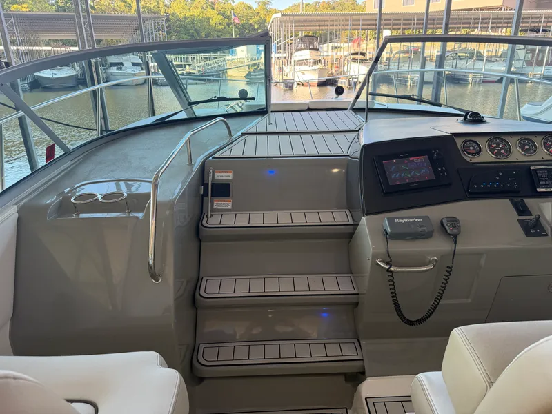 Slide: The Image of Sea Ray SUNDANCER 370 2016 - 25