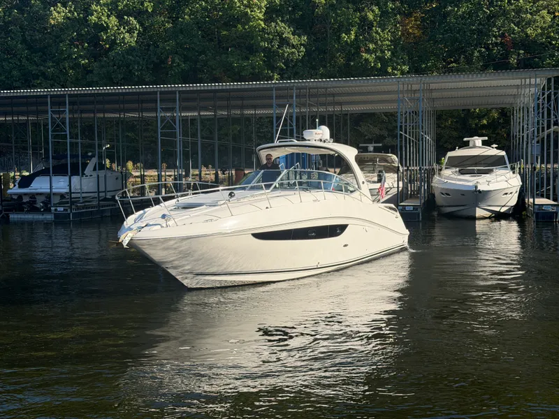 Slide: The Image of Sea Ray SUNDANCER 370 2016 - 3