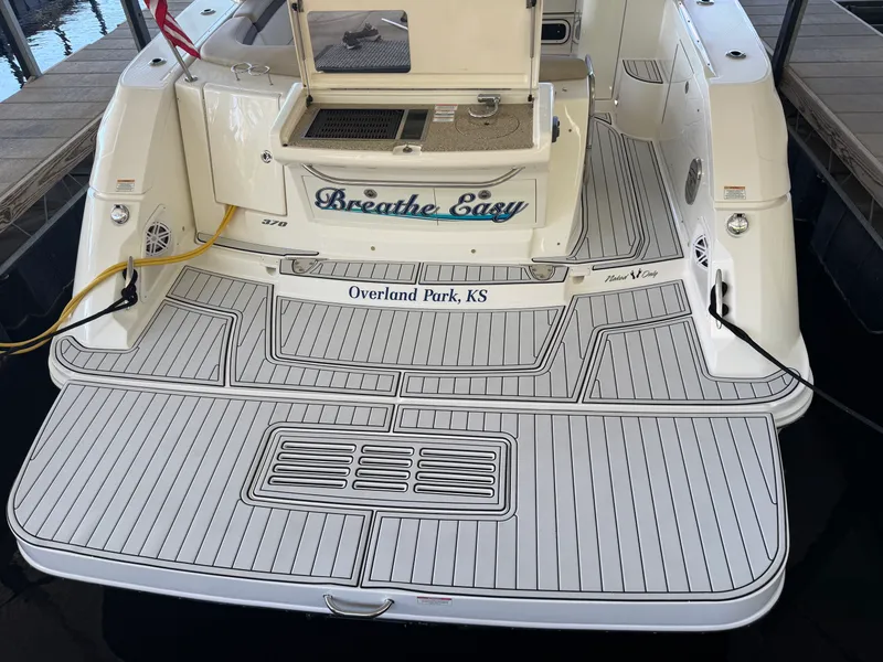 Slide: The Image of Sea Ray SUNDANCER 370 2016 - 8