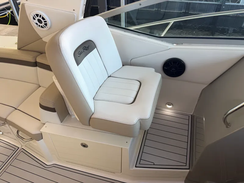Slide: The Image of Sea Ray SUNDANCER 370 2016 - 15