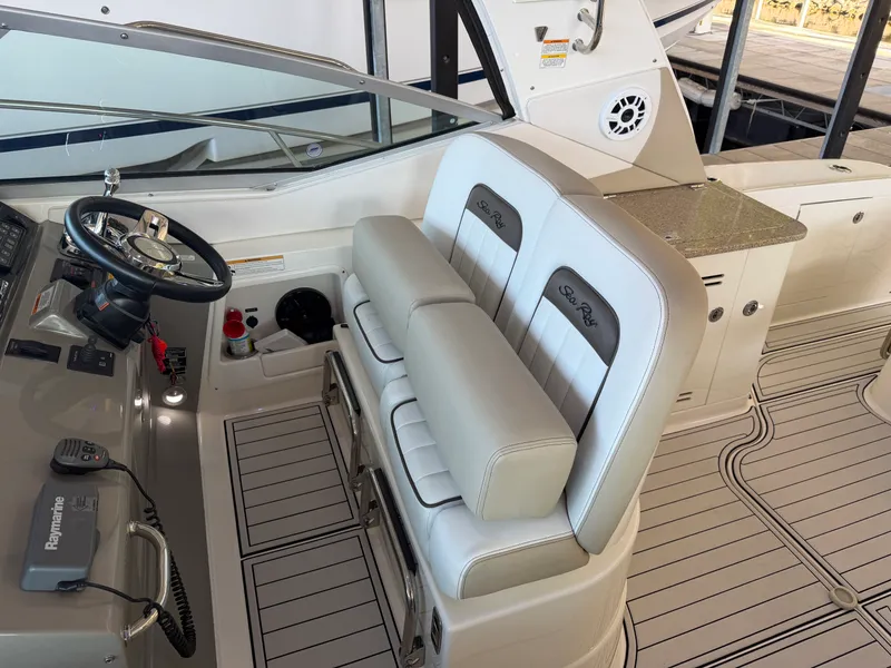 Slide: The Image of Sea Ray SUNDANCER 370 2016 - 16
