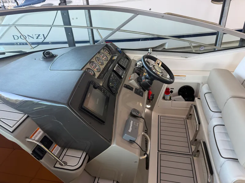 Slide: The Image of Sea Ray SUNDANCER 370 2016 - 17