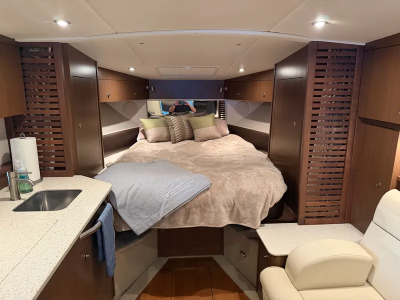 Slide: The Image of Sea Ray SUNDANCER 370 2016 - 34