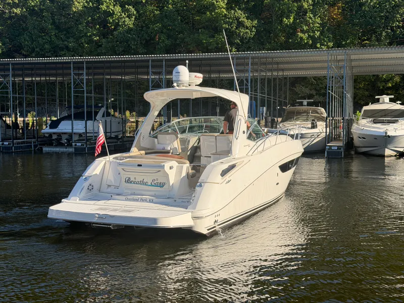 Slide: The Image of Sea Ray SUNDANCER 370 2016 - 5