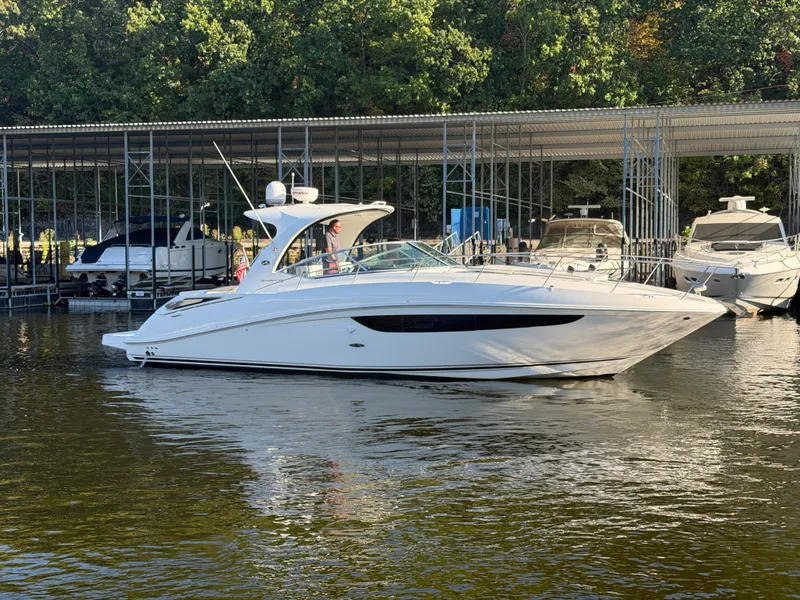 Slide: The Image of Sea Ray SUNDANCER 370 2016 - 1