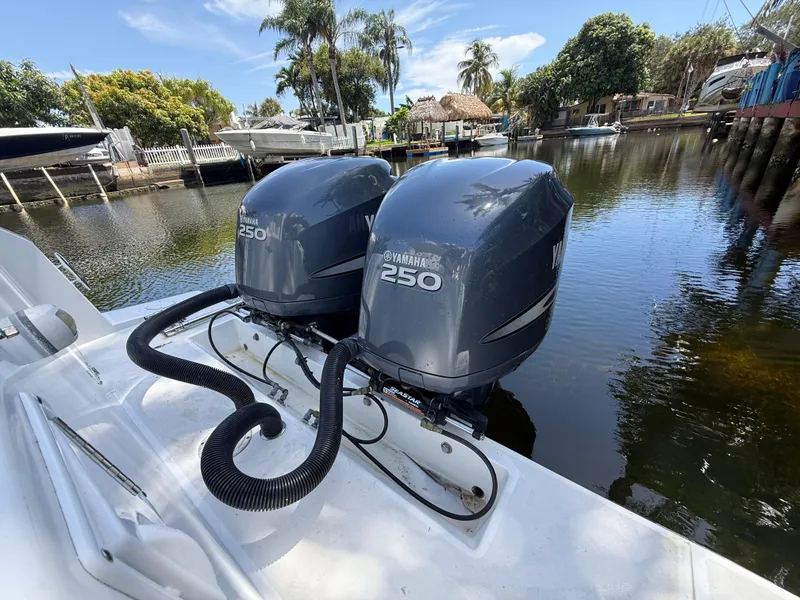 Slide: The Image of Contender 35 Side Console 2000 - 89