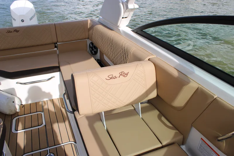Slide: The Image of Sea Ray SDX 250 Outboard 2027 - 14