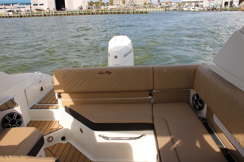 Slide: The Image of Sea Ray SDX 250 Outboard 2027 - 17