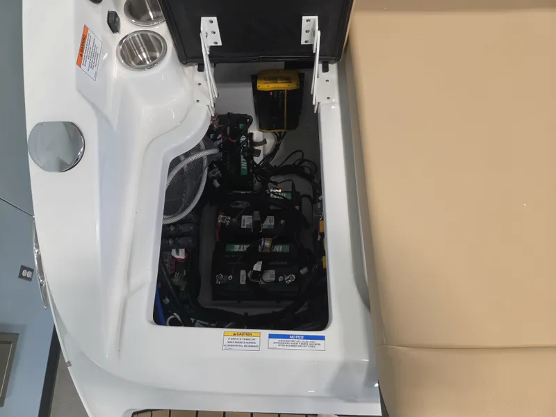 Slide: The Image of Sea Ray SDX 270 Surf 2027 - 37