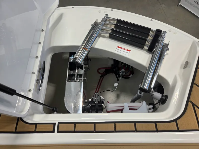 Slide: The Image of Sea Ray SDX 270 Surf 2027 - 27