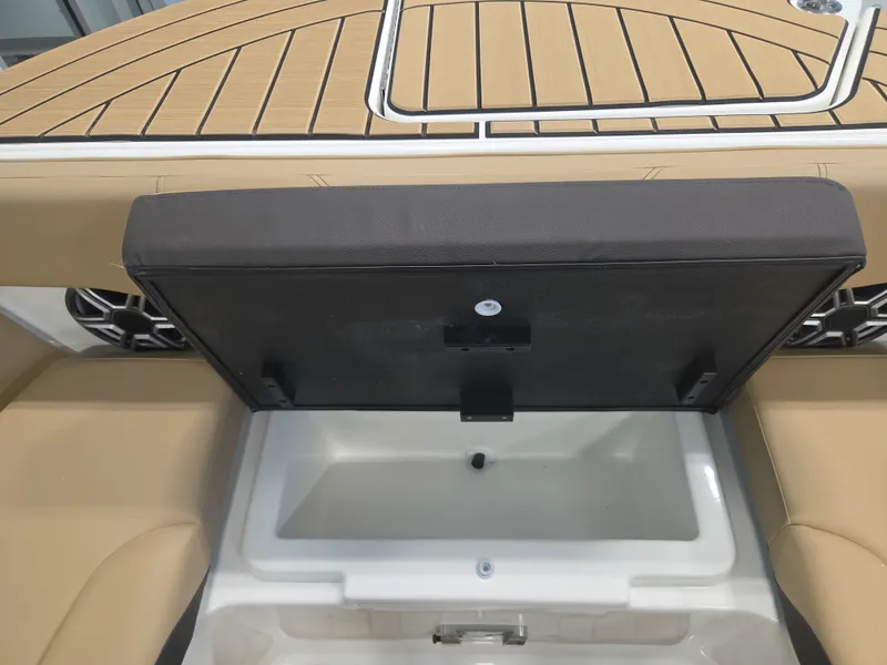 Slide: The Image of Sea Ray SDX 270 Surf 2027 - 26