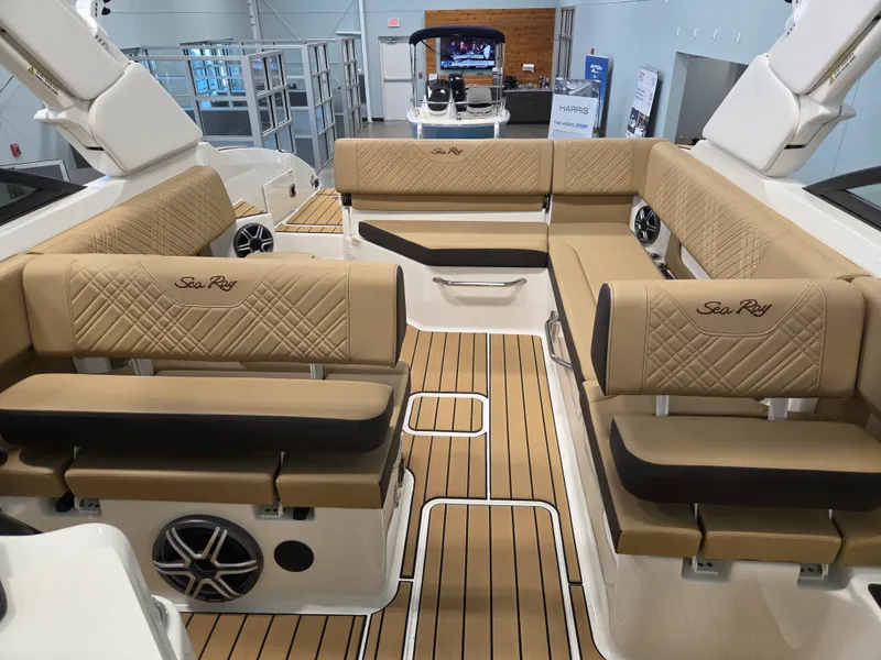Slide: The Image of Sea Ray SDX 270 Surf 2027 - 17