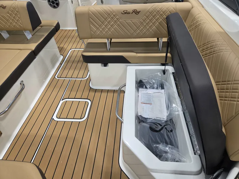 Slide: The Image of Sea Ray SDX 270 Surf 2027 - 12