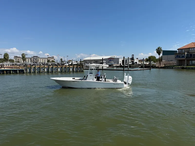 Slide: The Image of Tidewater 2500 CAROLINA BAY 2021 - 1