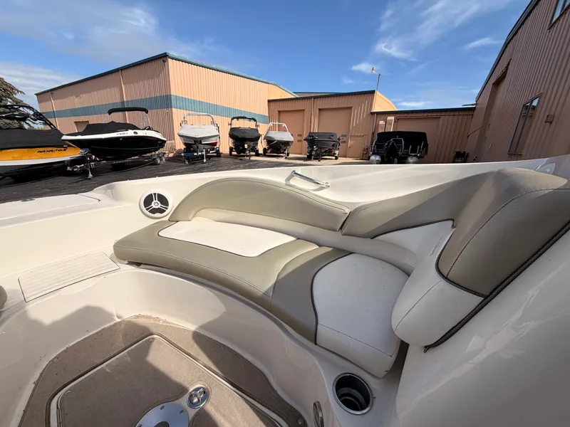 Slide: The Image of Sea Ray 220 SUNDECK 2006 - 29