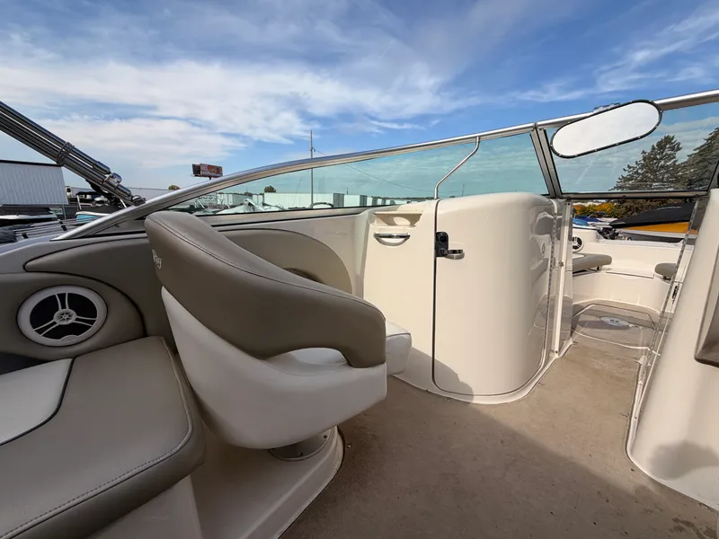Slide: The Image of Sea Ray 220 SUNDECK 2006 - 12