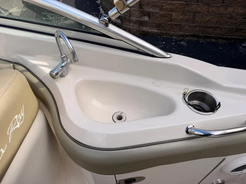 Slide: The Image of Sea Ray 220 SUNDECK 2006 - 10