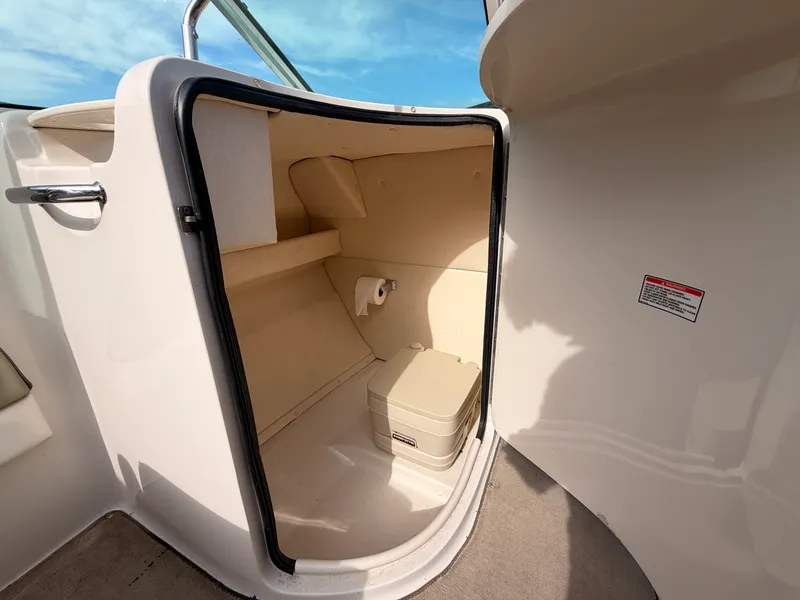 Slide: The Image of Sea Ray 220 SUNDECK 2006 - 13