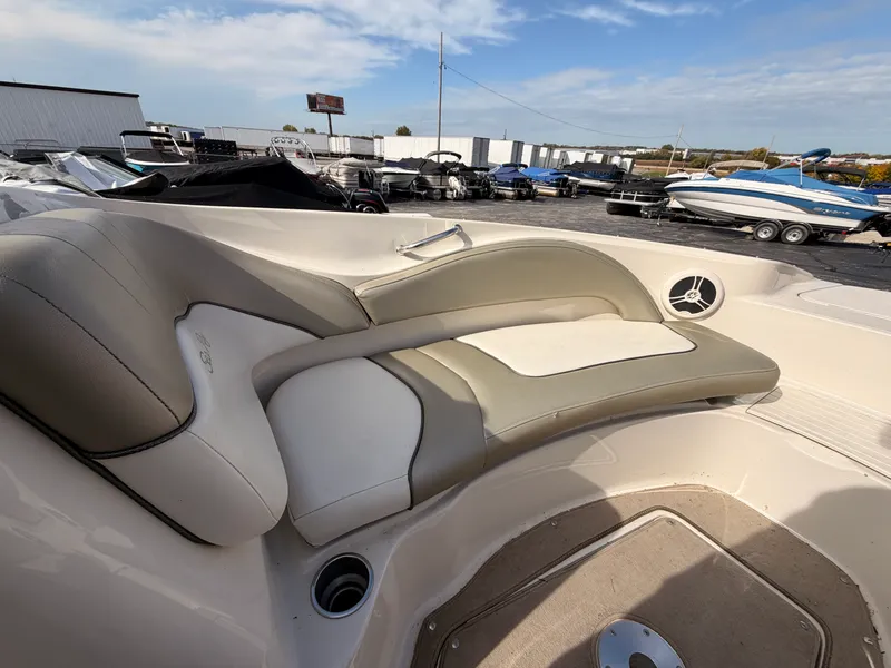 Slide: The Image of Sea Ray 220 SUNDECK 2006 - 27