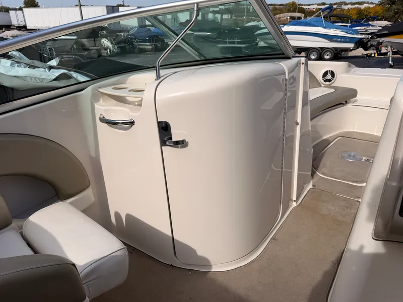 Slide: The Image of Sea Ray 220 SUNDECK 2006 - 21