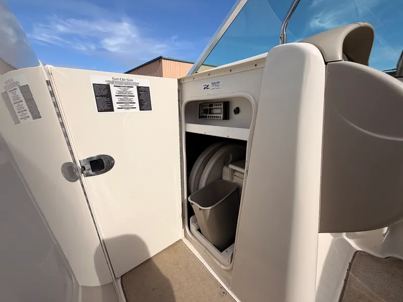 Slide: The Image of Sea Ray 220 SUNDECK 2006 - 37