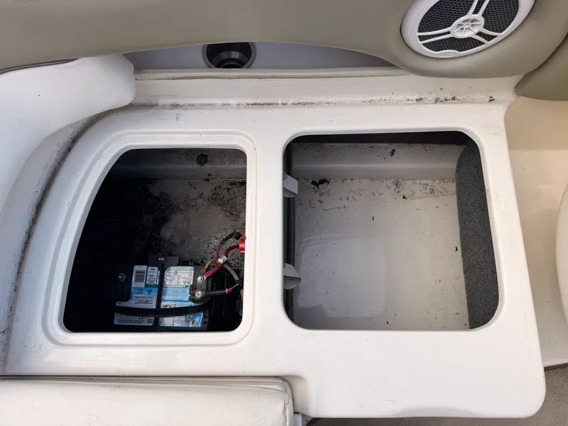 Slide: The Image of Sea Ray 220 SUNDECK 2006 - 9