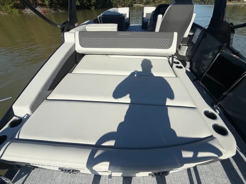 Slide: The Image of Harris Sunliner 250 2027 - 20