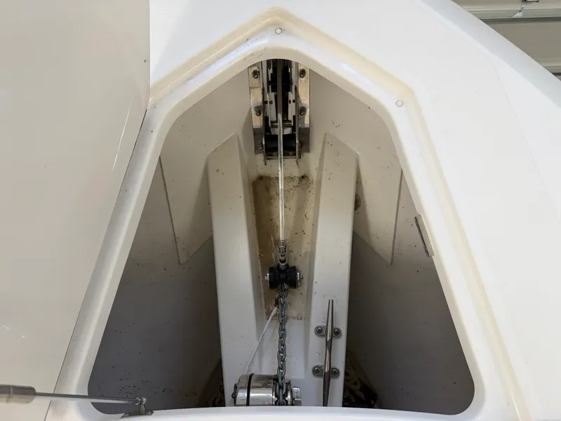 Slide: The Image of Tiara 34 LS 2023 - 21