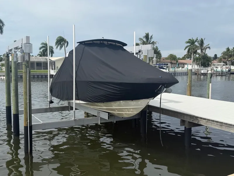 Slide: The Image of Boston Whaler 230 VANTAGE 2015 - 1