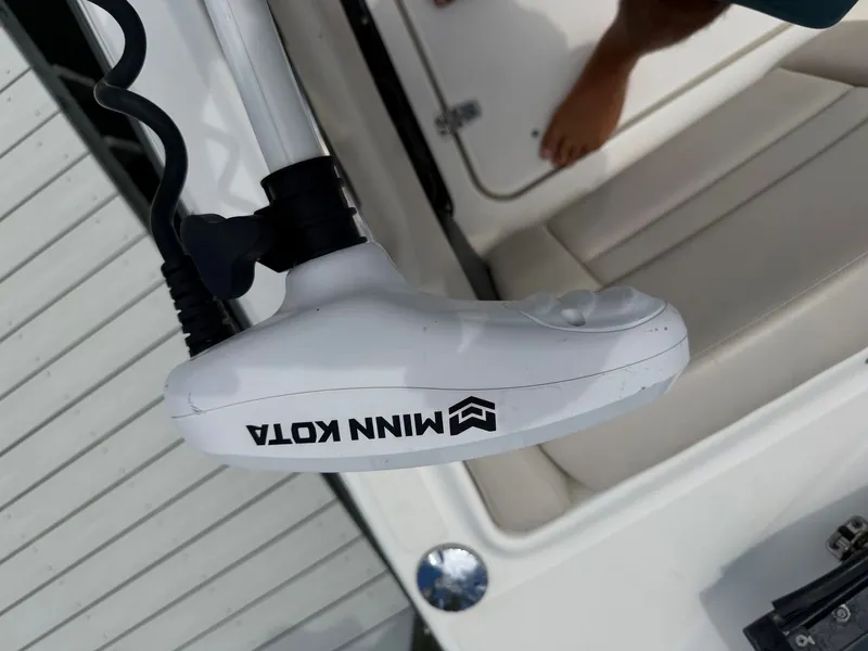 Slide: The Image of Boston Whaler 230 VANTAGE 2015 - 15