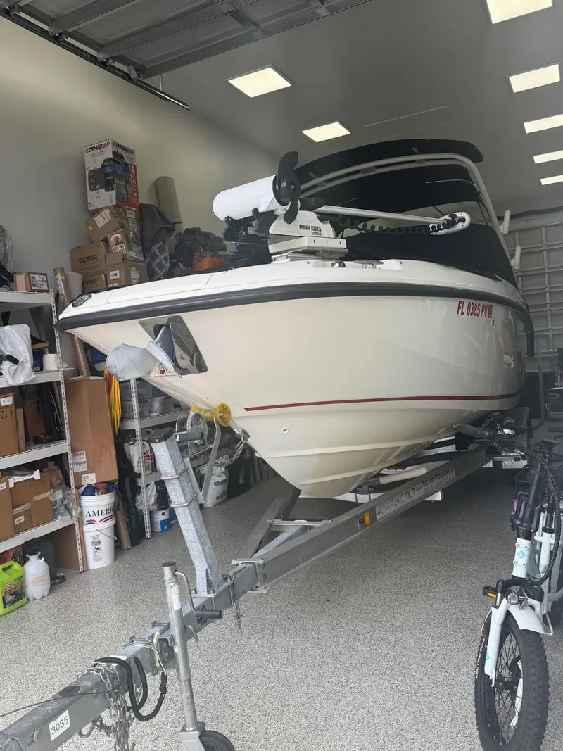 Slide: The Image of Boston Whaler 230 VANTAGE 2015 - 3
