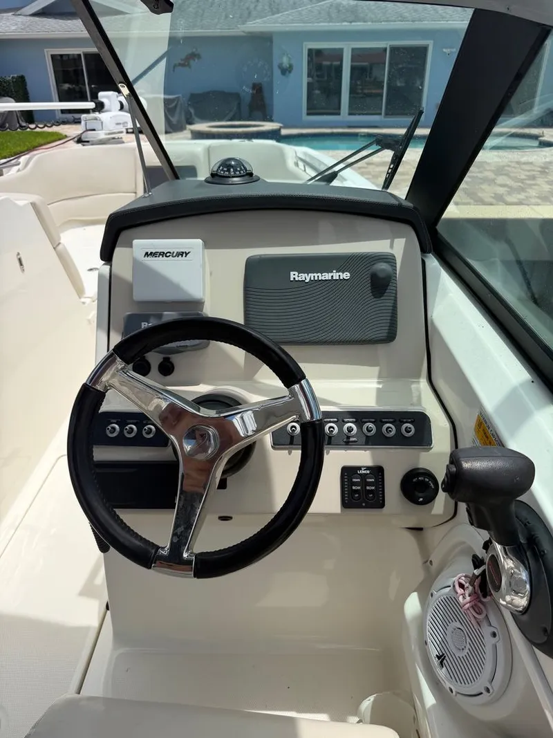 Slide: The Image of Boston Whaler 230 VANTAGE 2015 - 10