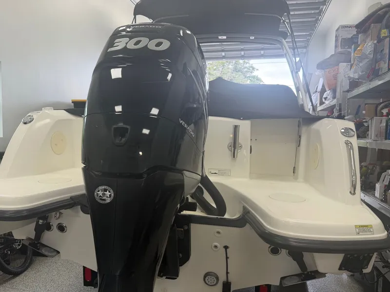 Slide: The Image of Boston Whaler 230 VANTAGE 2015 - 5