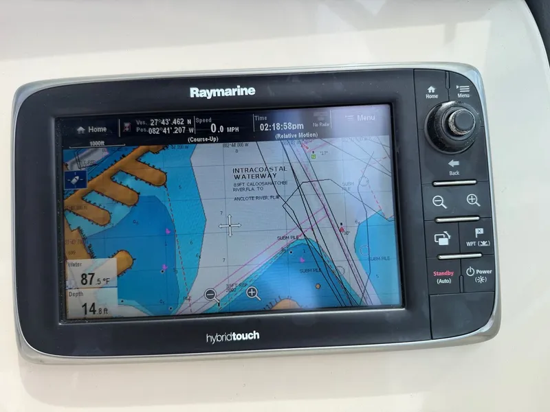 Slide: The Image of Boston Whaler 230 VANTAGE 2015 - 14