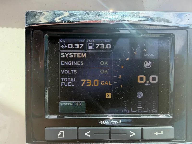 Slide: The Image of Boston Whaler 230 VANTAGE 2015 - 12