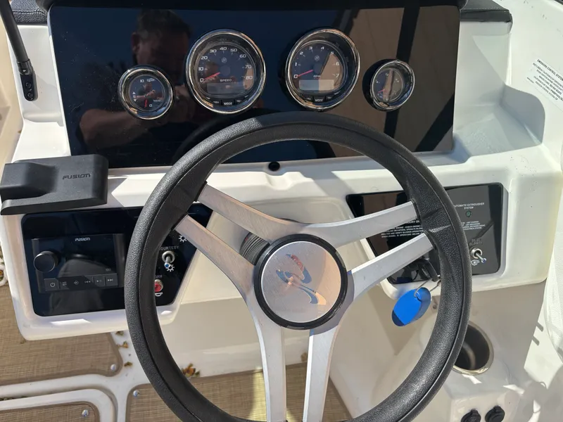 Slide: The Image of Sea Ray 210 SPX 2023 - 9